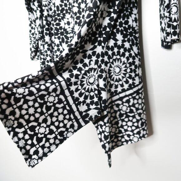 Ruby Rd. Womens Stretch Top Plus Size 2x Black White Geometric Embellished Flowy - Picture 8 of 8